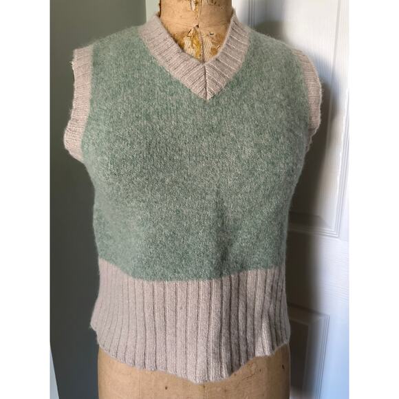 Vintage woman wool vest sage green cream sweater sleeveless v neck Maurices sz s - Picture 6 of 13